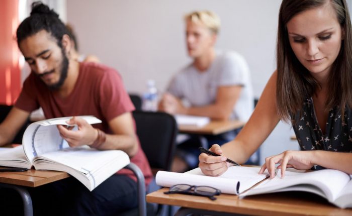 merece la pena estudiar una cerrera hoy en día